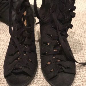 Black shiekh lace boots